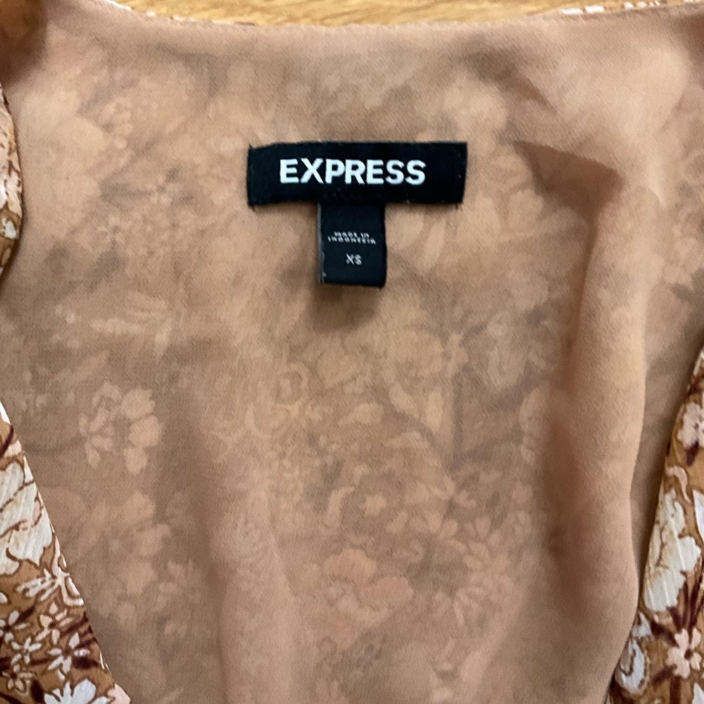 Express Patterned Blouse, V-Neck - image 2